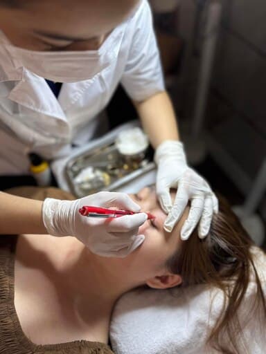 Phum xăm môi - mắt tại helen nails beauty cho khách hàng