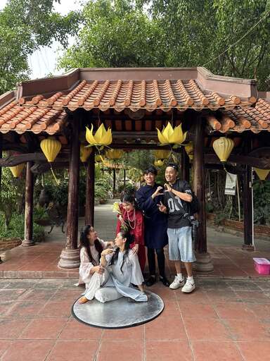 Trang điểm chụp ảnh cưới theo tour tại helen nails beauty