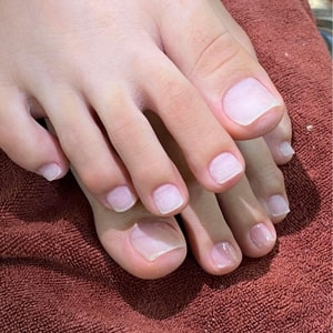 Không chỉ nổi bật với nail, nối mi hay gội đầu dưỡng sinh, Helen Nails & Beauty còn mang đến nhiều dịch vụ làm đẹp tiện ích, giúp bạn hoàn thiện vẻ ngoài một cách chỉn chu và tự nhiên.