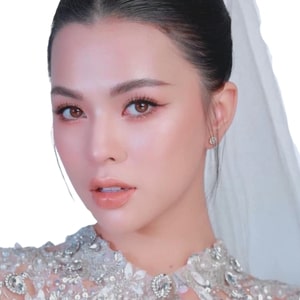 Tại Helen Nails & Beauty, dịch vụ make up được thực hiện bởi đội ngũ kỹ thuật viên tay nghề cao, sử dụng mỹ phẩm chính hãng, phù hợp từng loại da và dáng mặt.